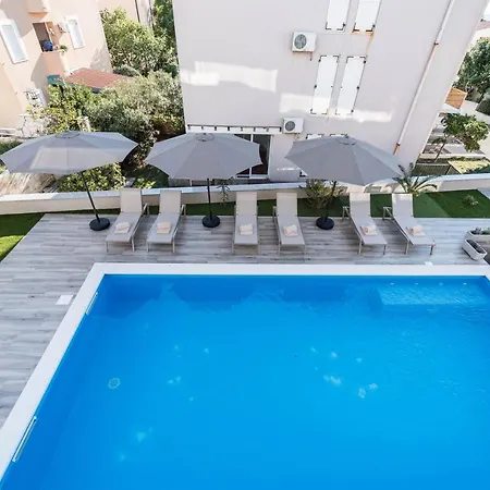 Pool Apartments Villa Meteorite Novalja Exterior photo