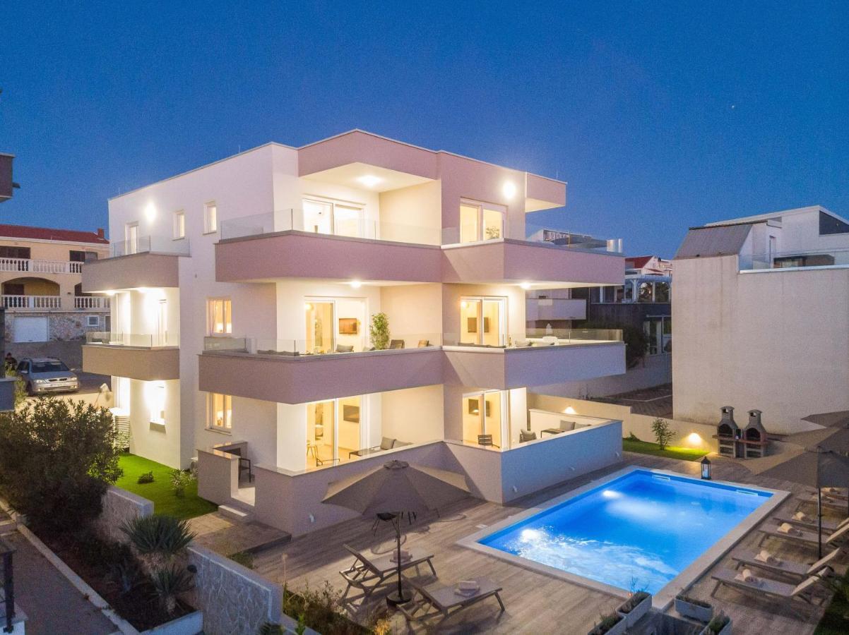 Pool Meteorite Apartman Novalja