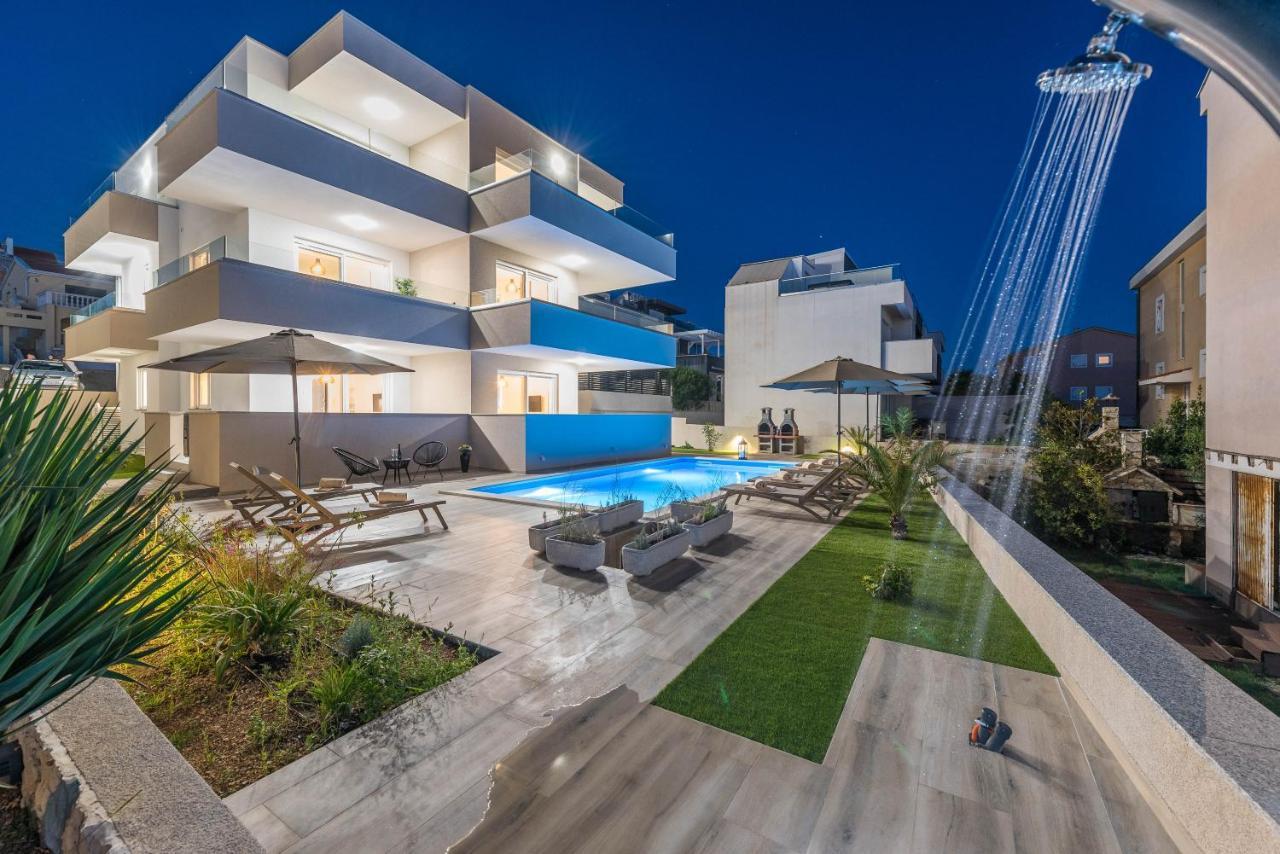 Apartman Pool Meteorite *