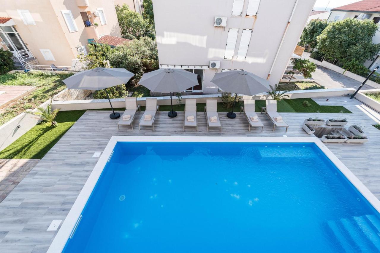 Pool Meteorite * Novalja