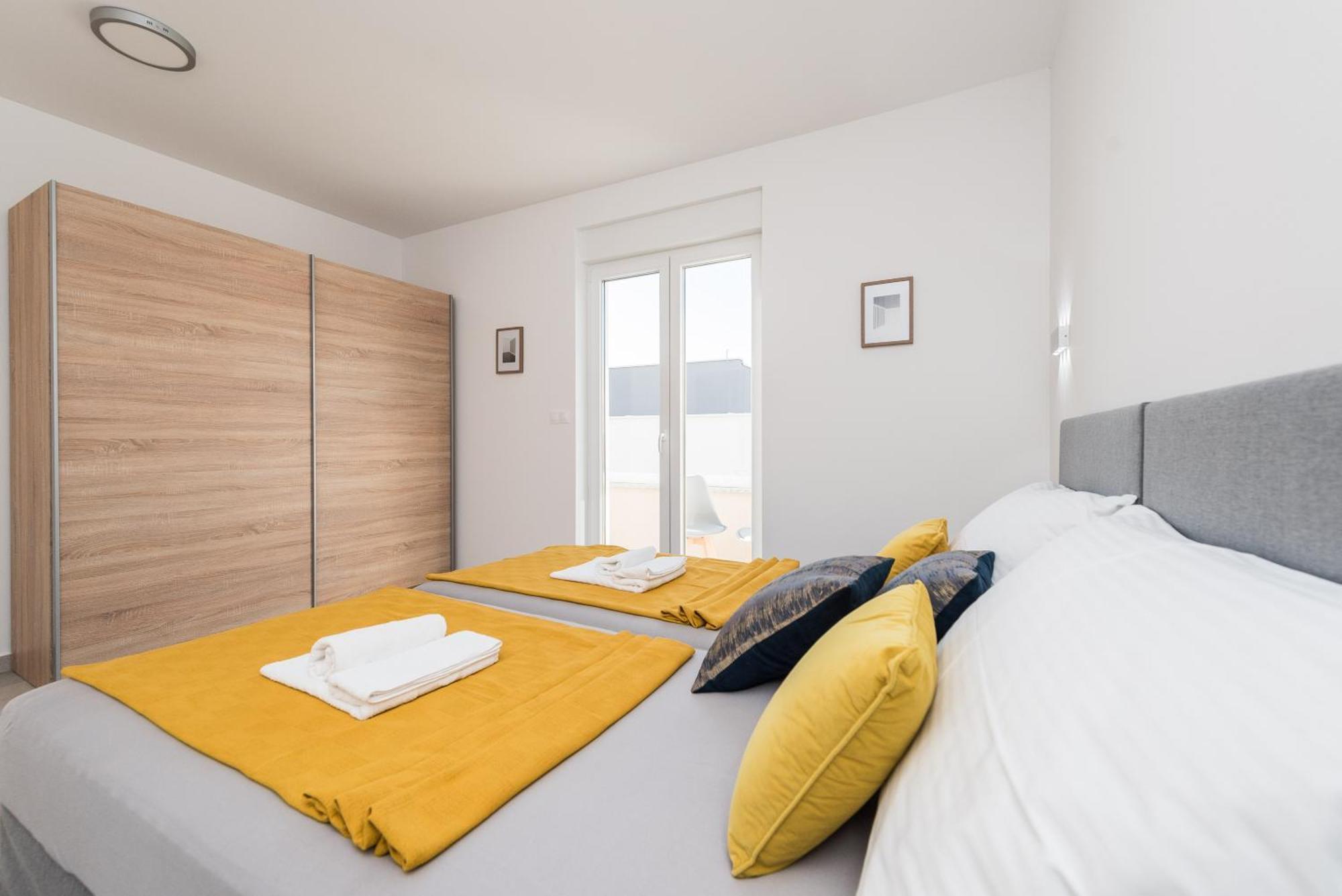 Apartman Pool Meteorite Novalja